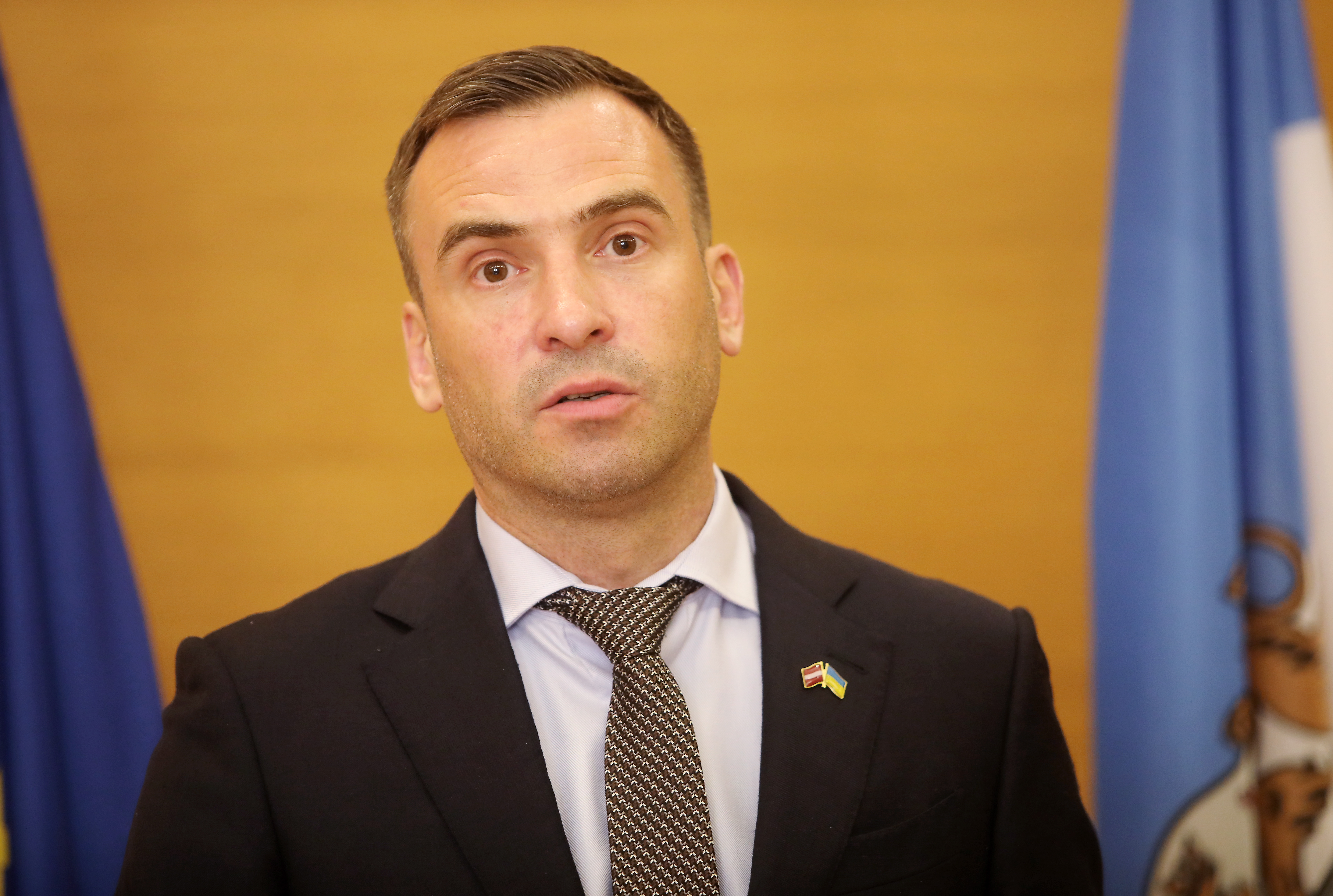 Памятник в Задвинье: времени нет, придется валить