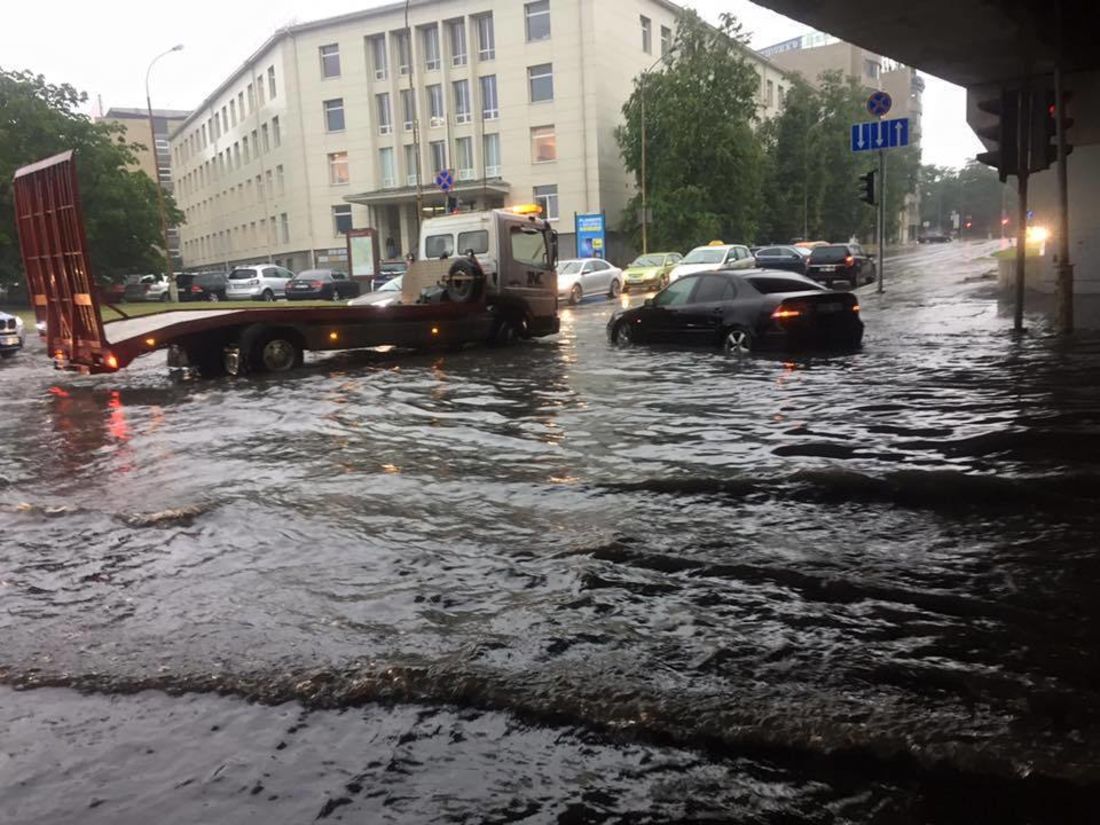 Вильнюс затопили проливные дожди. Ливни идут на Латвию Вильнюс затопили проливные дожди. Ливни идут на Латвию