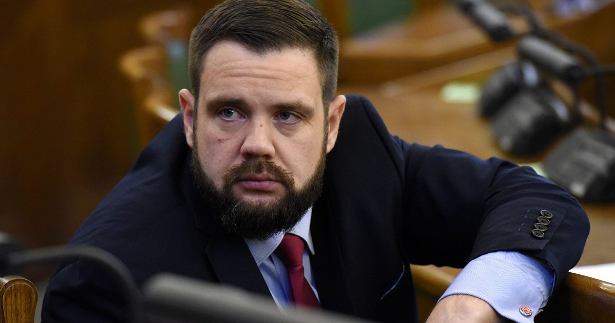Премьер-министр отправил в отставку министра экономики