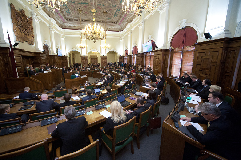 Latvijas avīze: кандидатов в госслужащие нужно проверять на психическое здоровье, чтобы потом не жить в дурдоме.