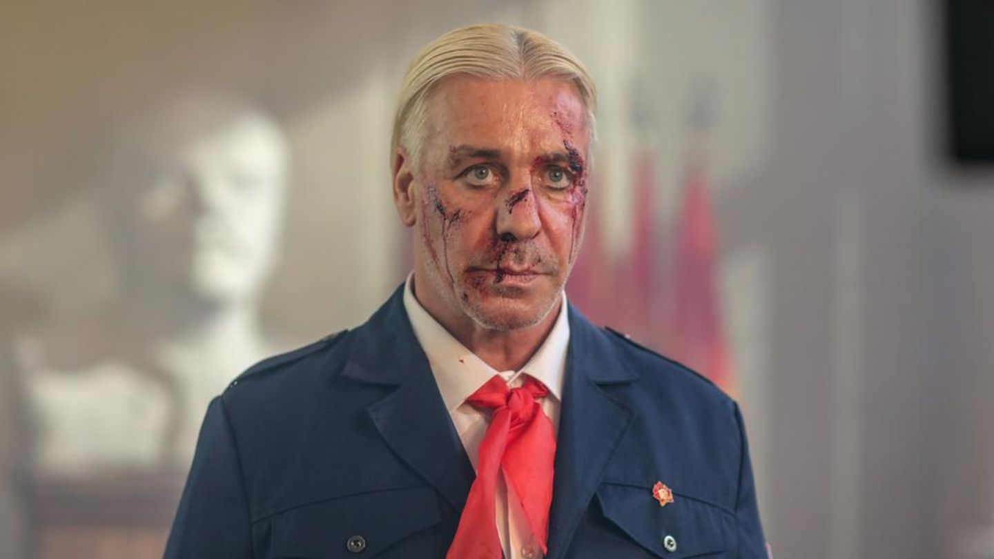 Лидер Rammstein обратился на русском языке к детям из клипа «Я ненавижу детей»