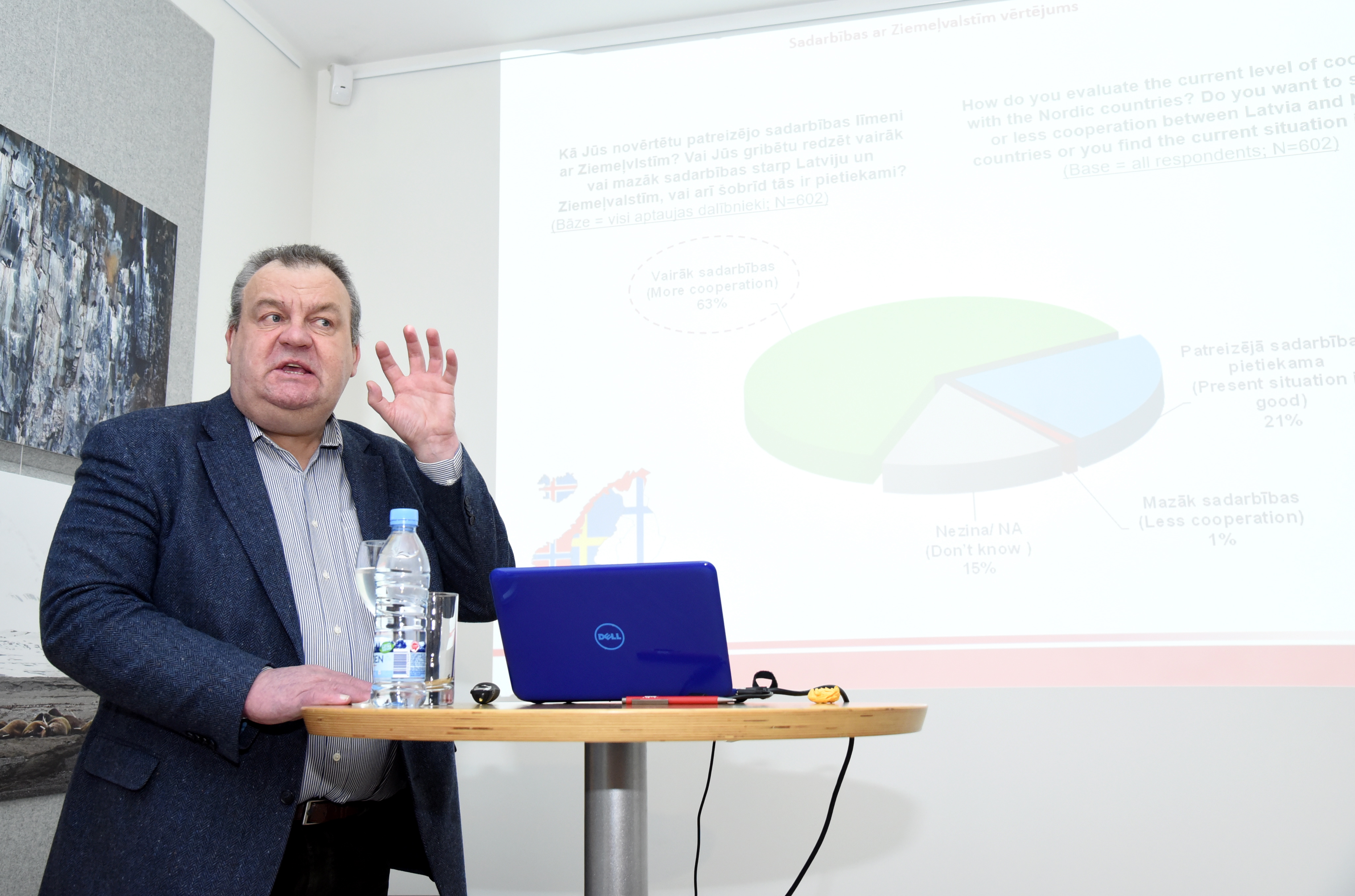 Starp sabiedrību un valdību ir izveidojusies diezgan liela distance