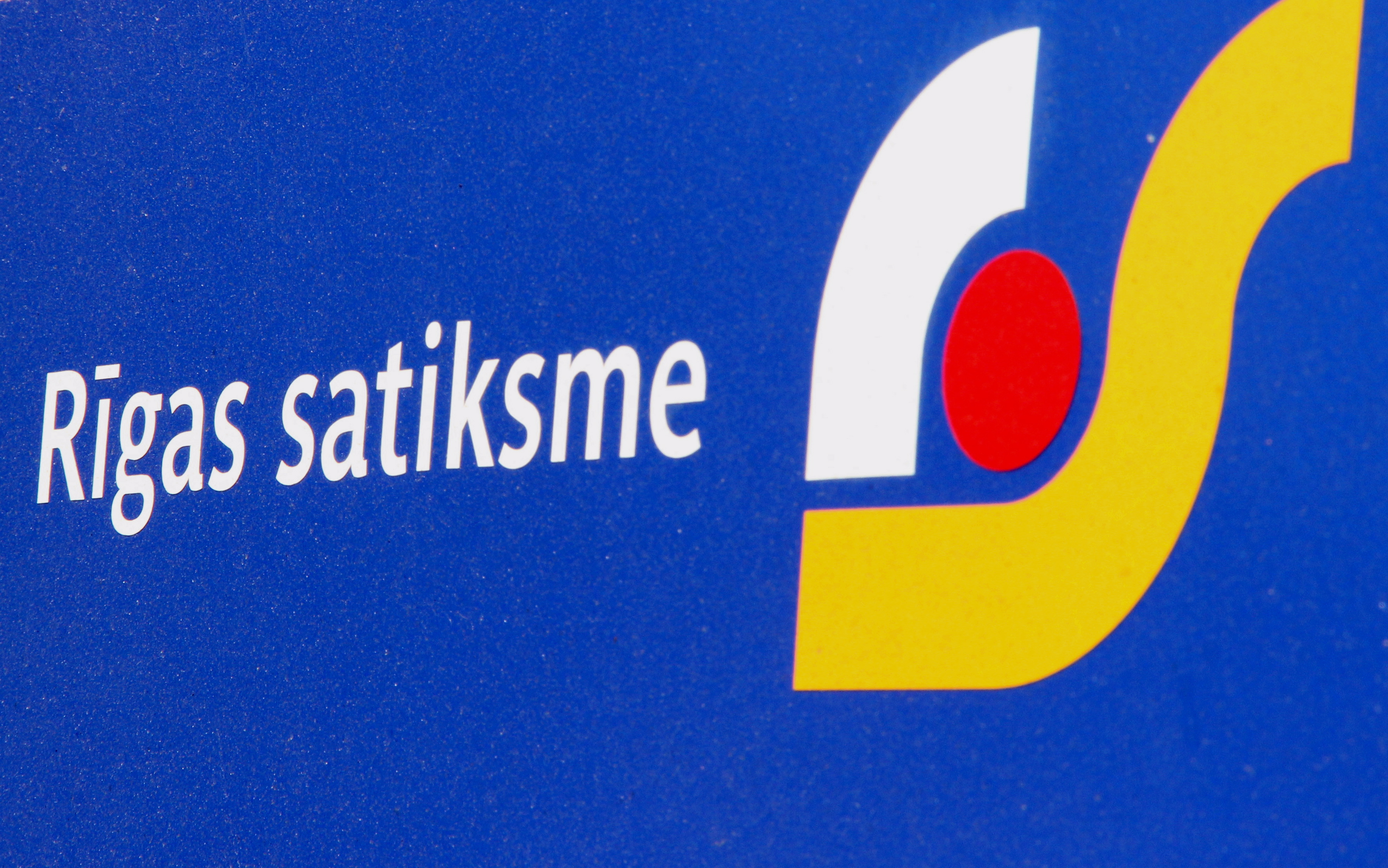 С сегодняшнего дня посадка в автобусы и троллейбусы "Rīgas satiksmе" по вечерам будет осуществляться только через передние двери