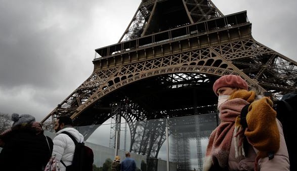 Covid-19: во Франции заявили о прохождении пика второй волны