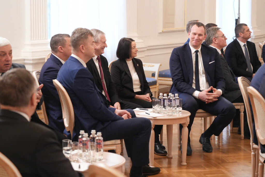 Президент обсудил решения по снижению бюрократического бремени
