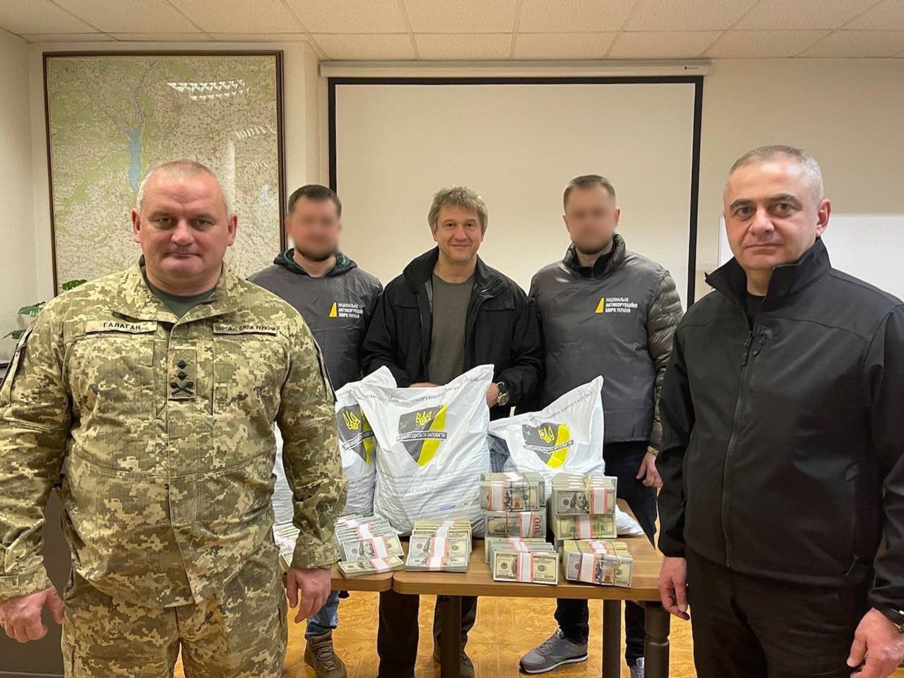 Самая большая взятка в истории Украины пойдёт на нужды армии
