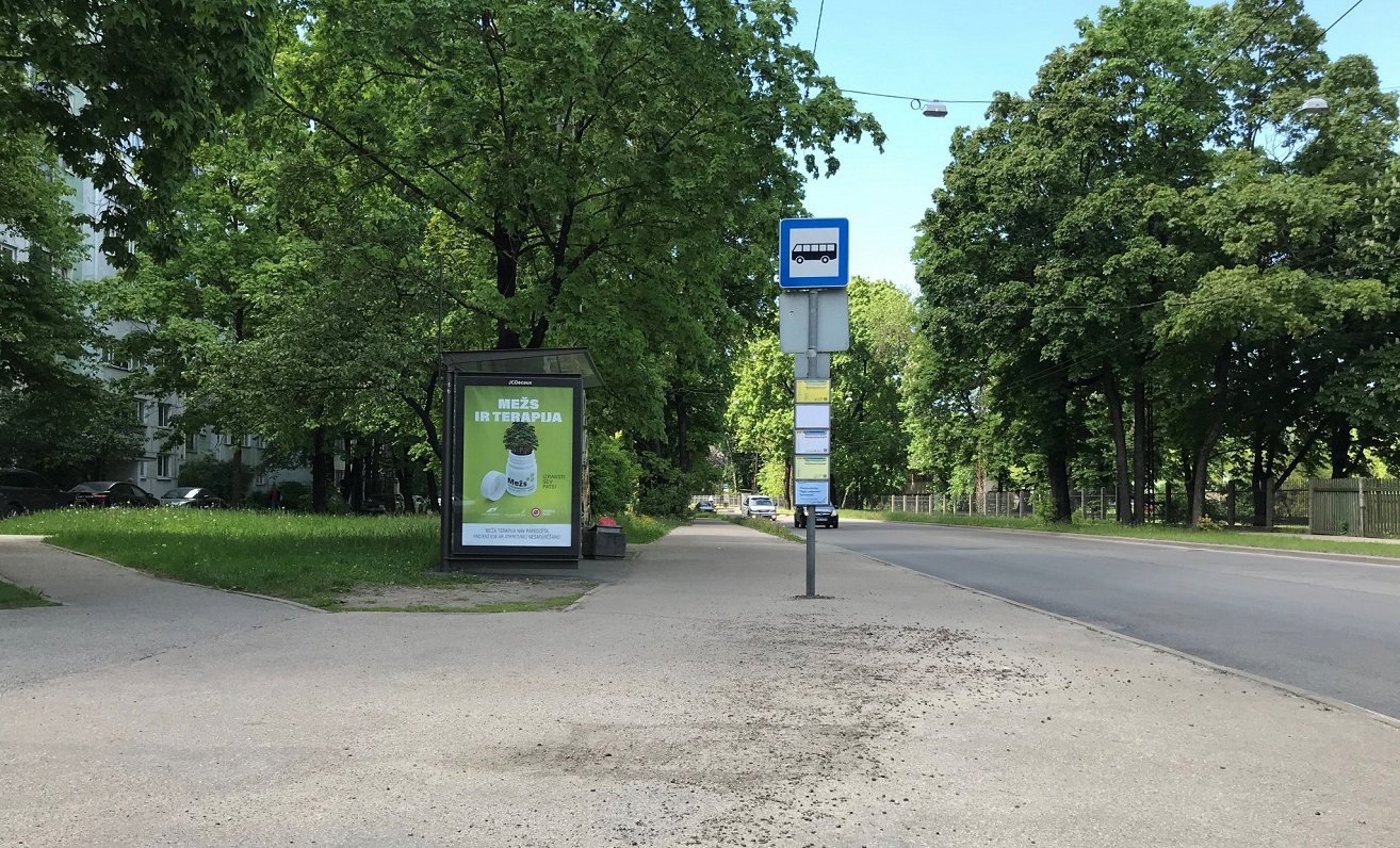 Спросите у Кирсиса! Стакис не комментирует, сколько еще людям придется стоять под открытым небом на остановках