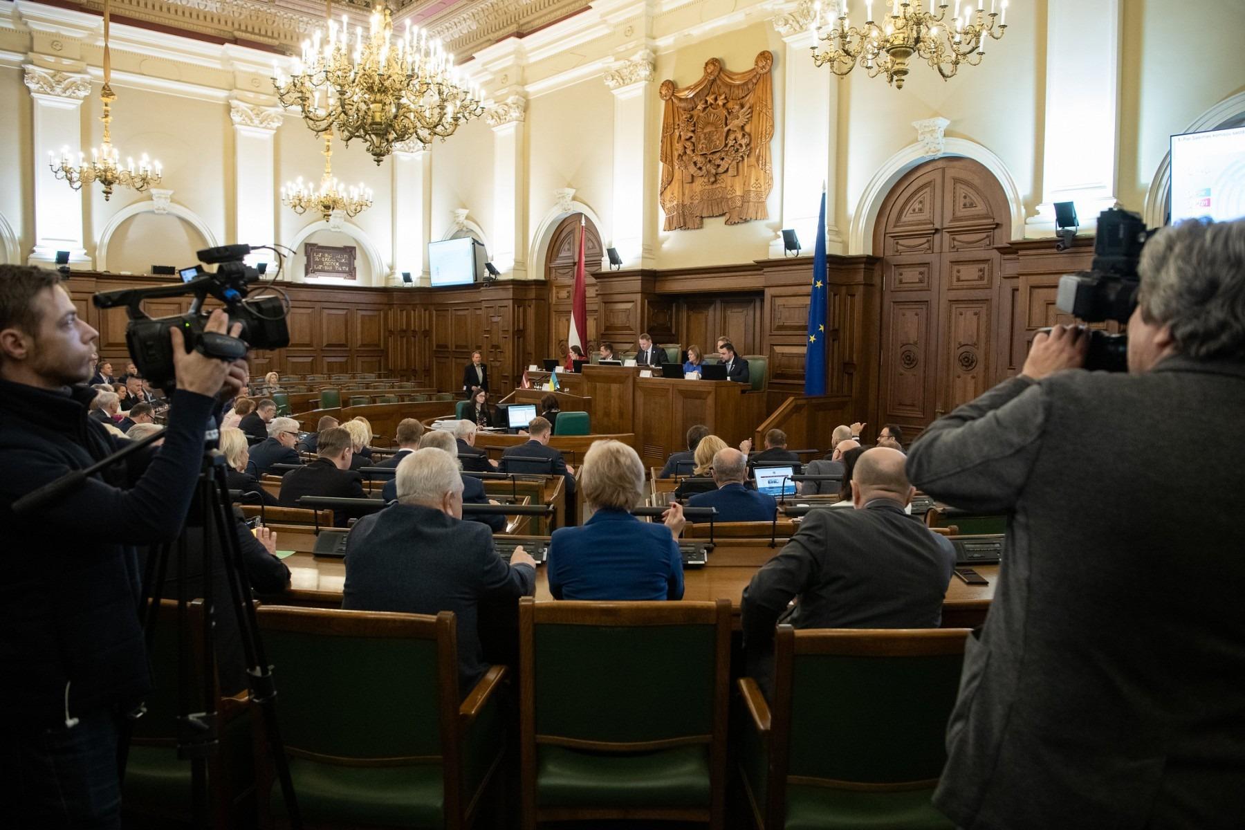 Зарплата депутатов в 2025 году не будет заморожена, но ее ограничат до 2,6%