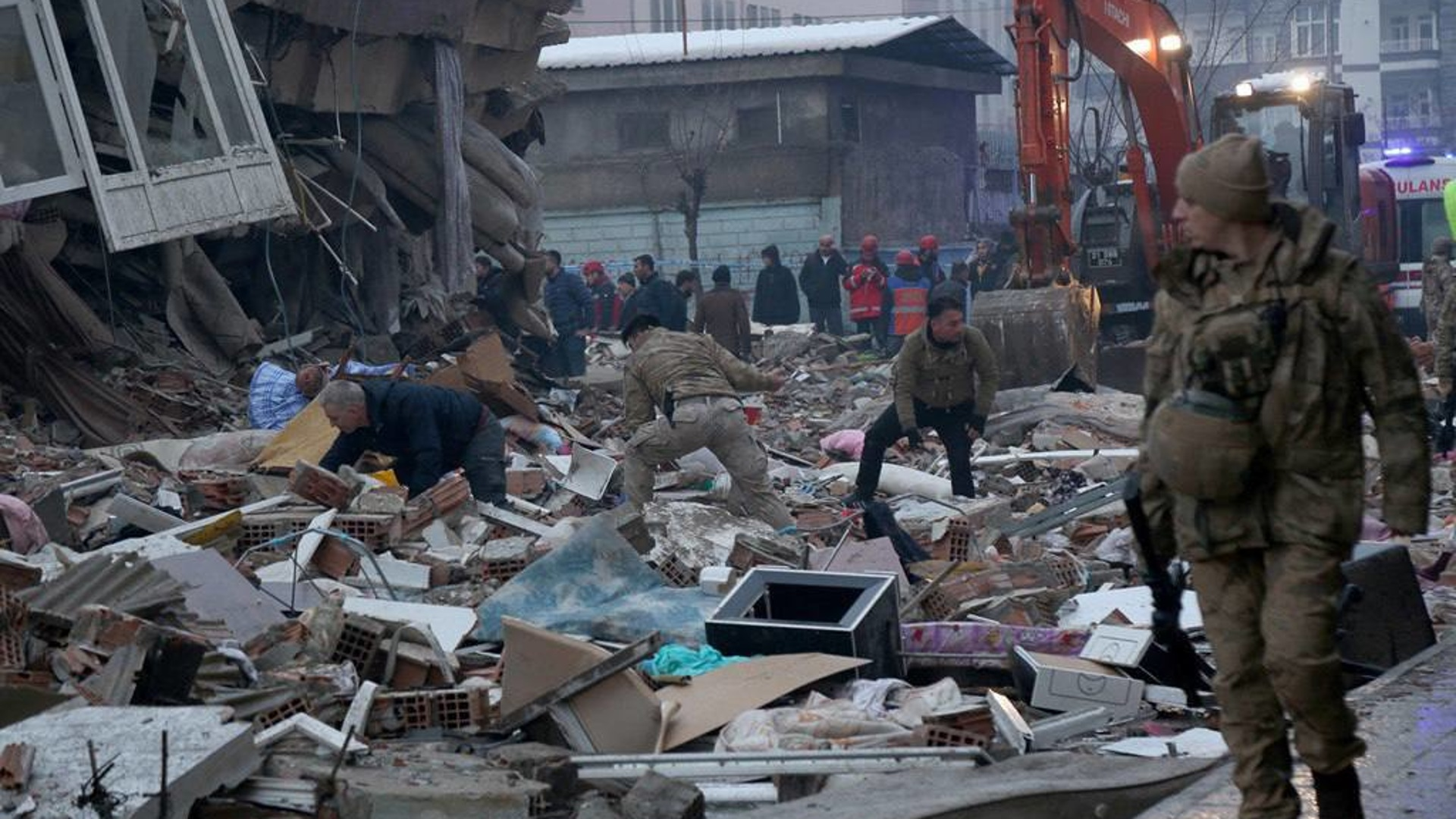 Посол: вероятность того, что в результате землетрясений в Турции пострадали латвийцы, относительно невелика