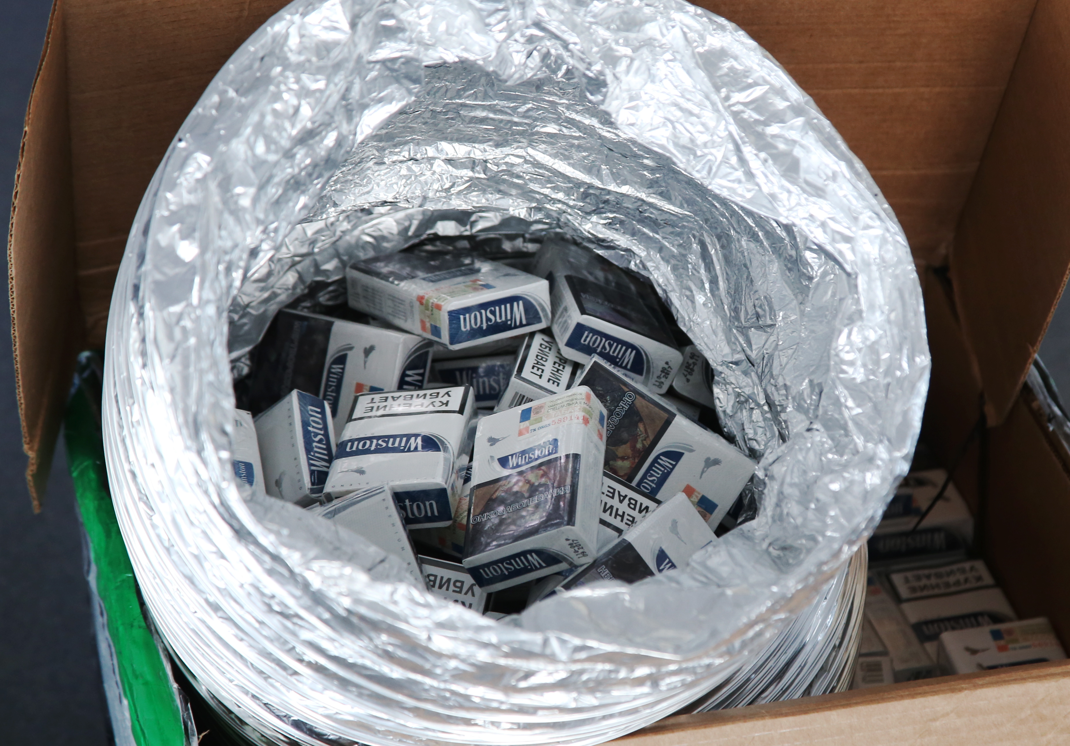Valsts ieņēmumu dienests novērsis 2,3 miljonu cigarešu kontrabandu