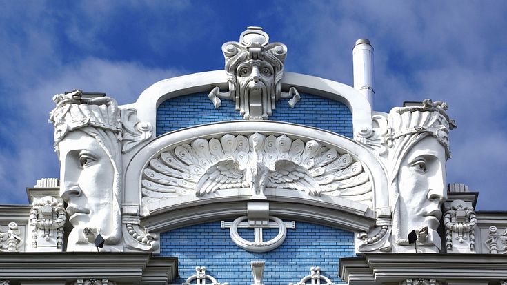 Есть работа. Месячная зарплата до 4882 евро Есть работа. Месячная зарплата до 4882 евро