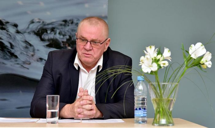 Министр отстранил от должности мэра Икшкеле: "Трапиньш ни царь, ни монарх!"