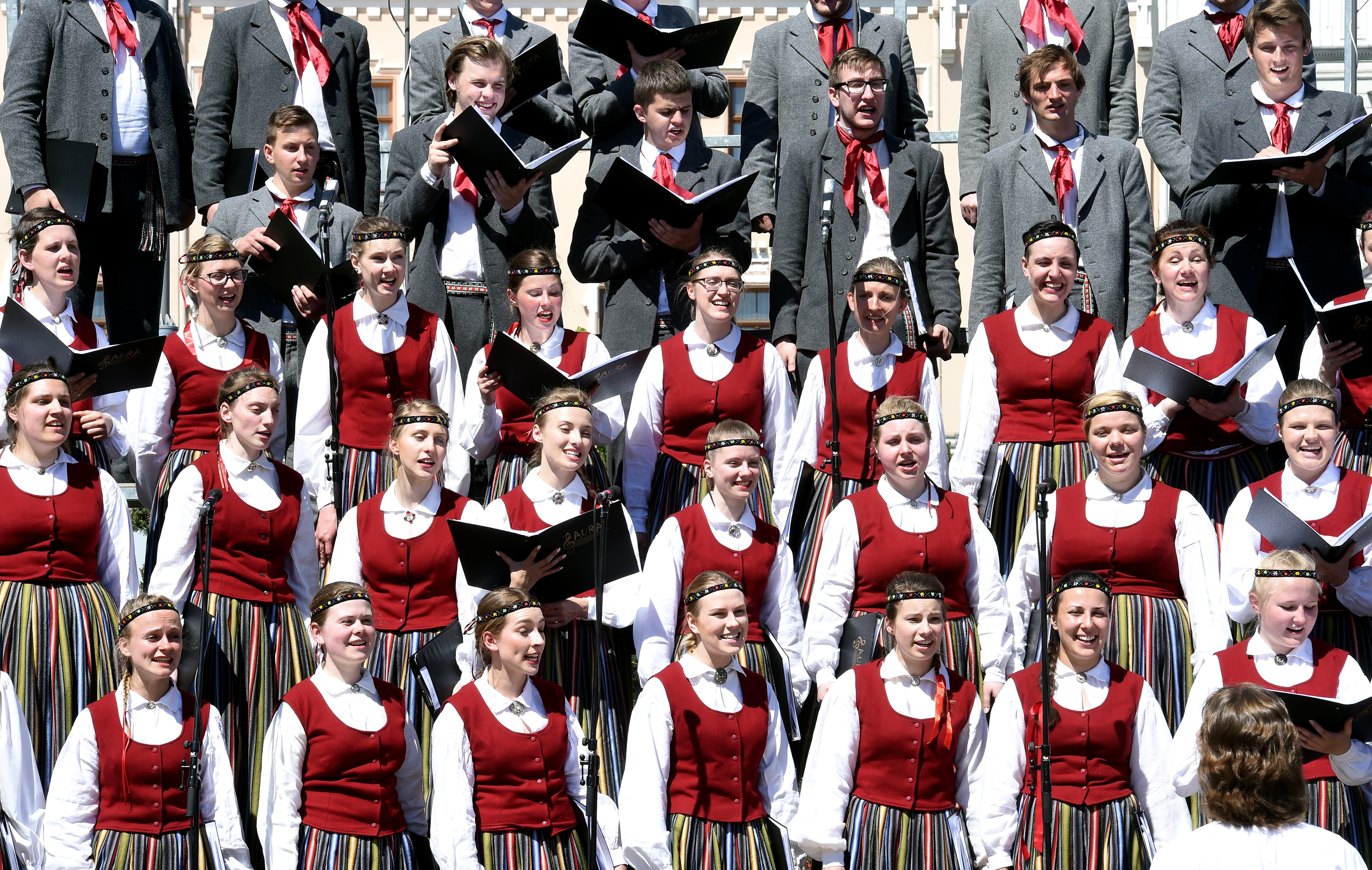 Par XII Latvijas Skolu jaunatnes dziesmu un deju svētku norisi valdība varētu lemt maijā Par XII Latvijas Skolu jaunatnes dziesmu un deju svētku norisi valdība varētu lemt maijā