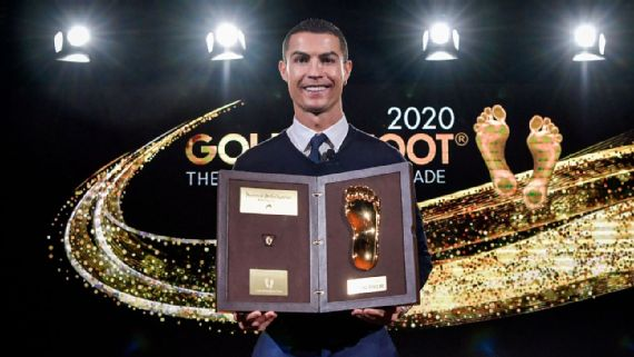 Роналду получил "Golden Foot 2020", награда которой до сих пор нет у Месси Роналду получил "Golden Foot 2020", награда которой до сих пор нет у Месси