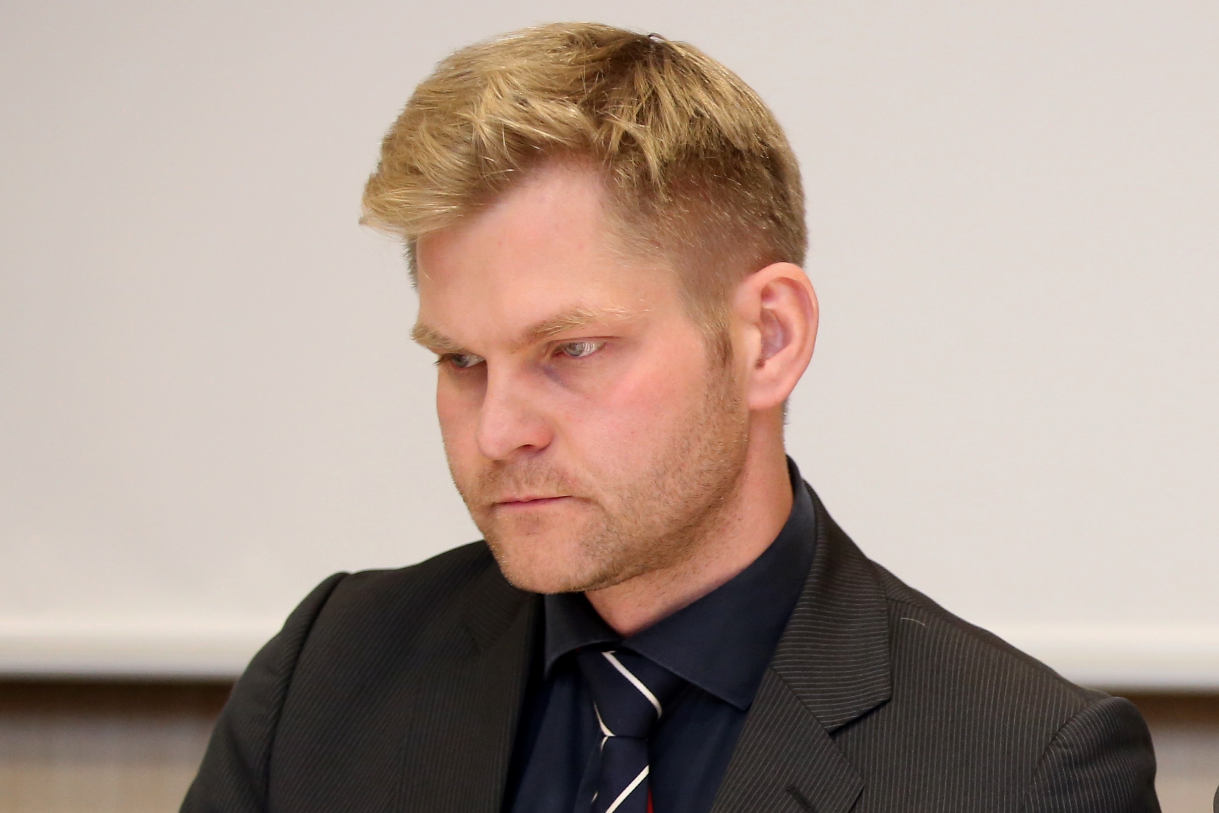 Премьер: Эглитису надо позволить работать. Пока