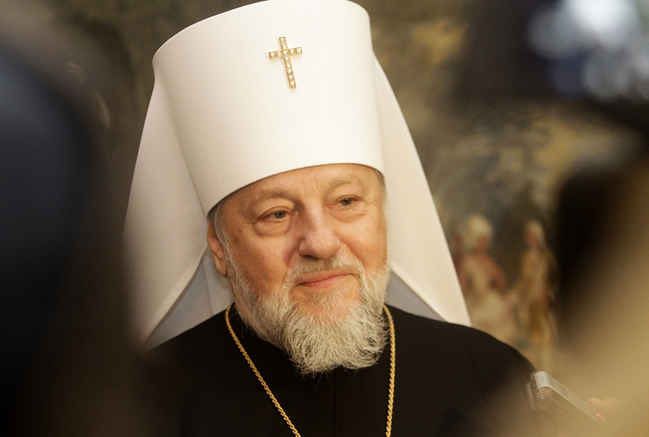 Митрополит Александр на Рождество призывал молиться за медиков