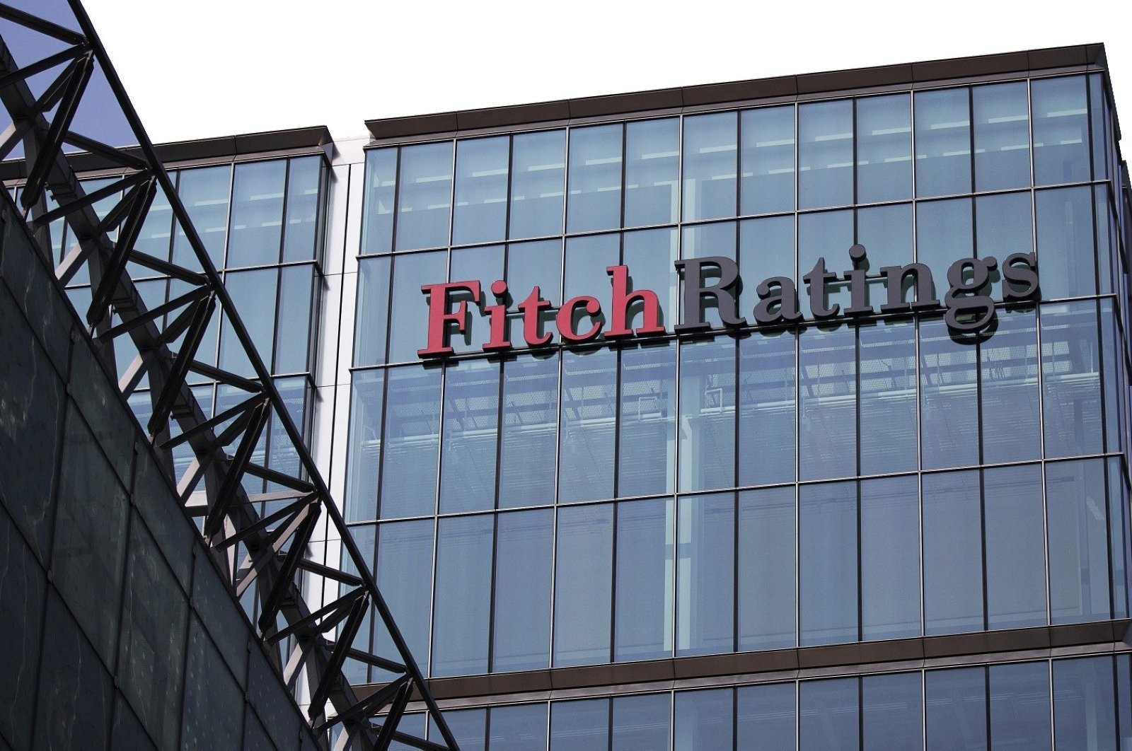 Агентство Fitch предупредило об угрозе дефолта РФ Агентство Fitch предупредило об угрозе дефолта РФ