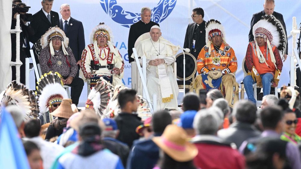 Папа римский Франциск прибыл в Канаду с шестидневным визитом, который назвал "паломничеством покаяния"