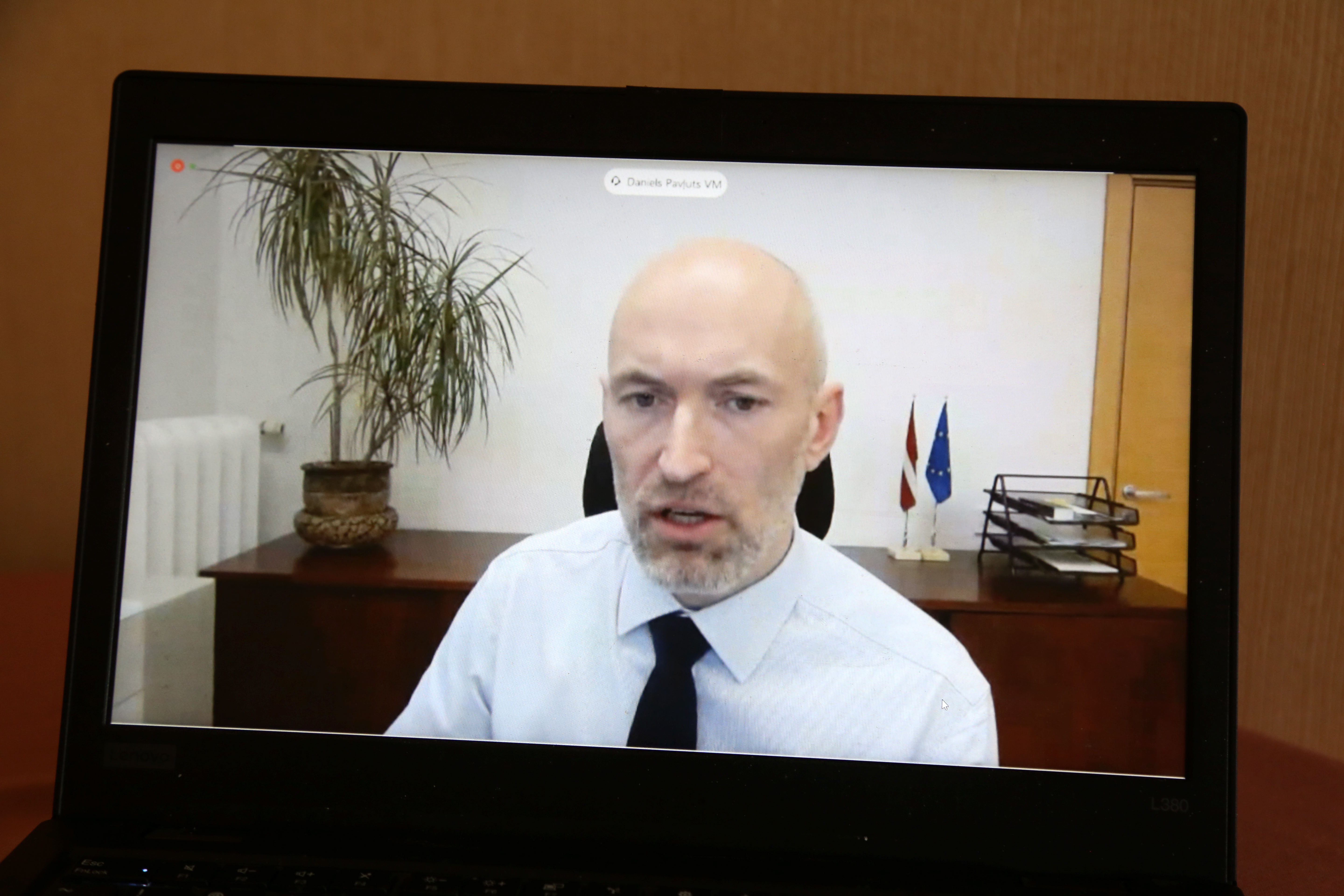 Павлютс устал, запутался или врет?
