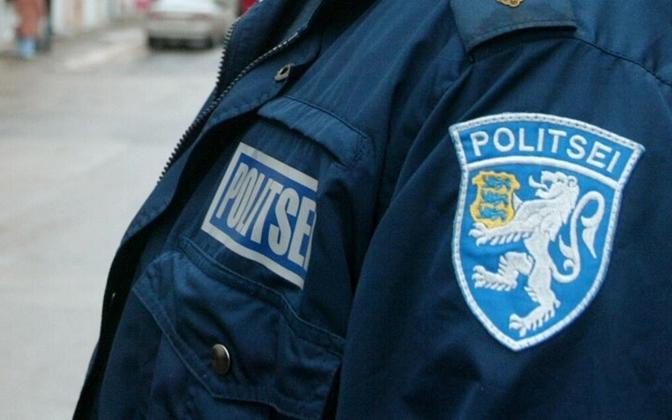 Дерзкое покушение: в Таллине мужчина покусал полицейских