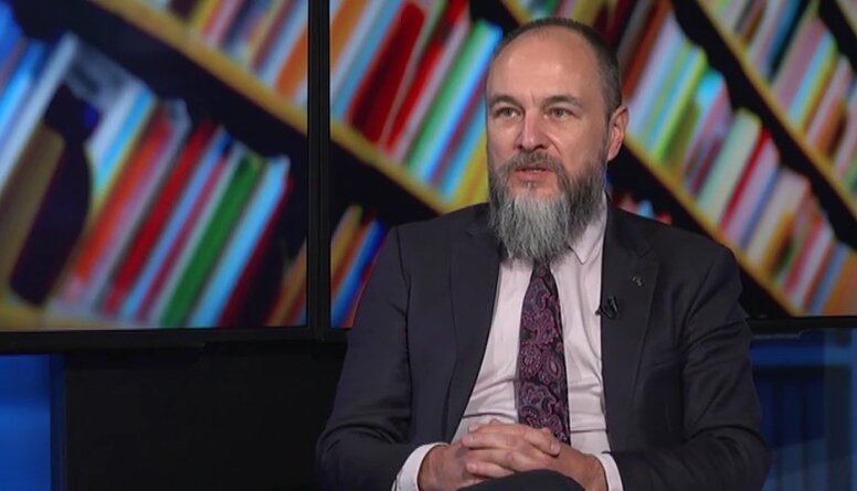 Парадниекс вызвал полицию на Центральный Рынок после отказа продавца говорить по-латышски