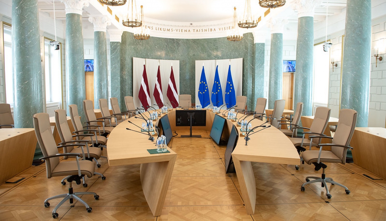 Можно ли рулить правительством со средним образованием?
