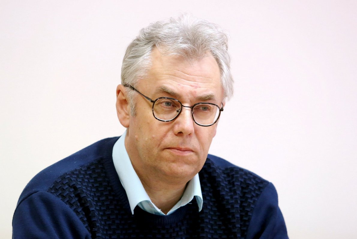 Эпидемиолог призывает в будущем ограничивать только не привитых и непереболевших Эпидемиолог призывает в будущем ограничивать только не привитых и непереболевших