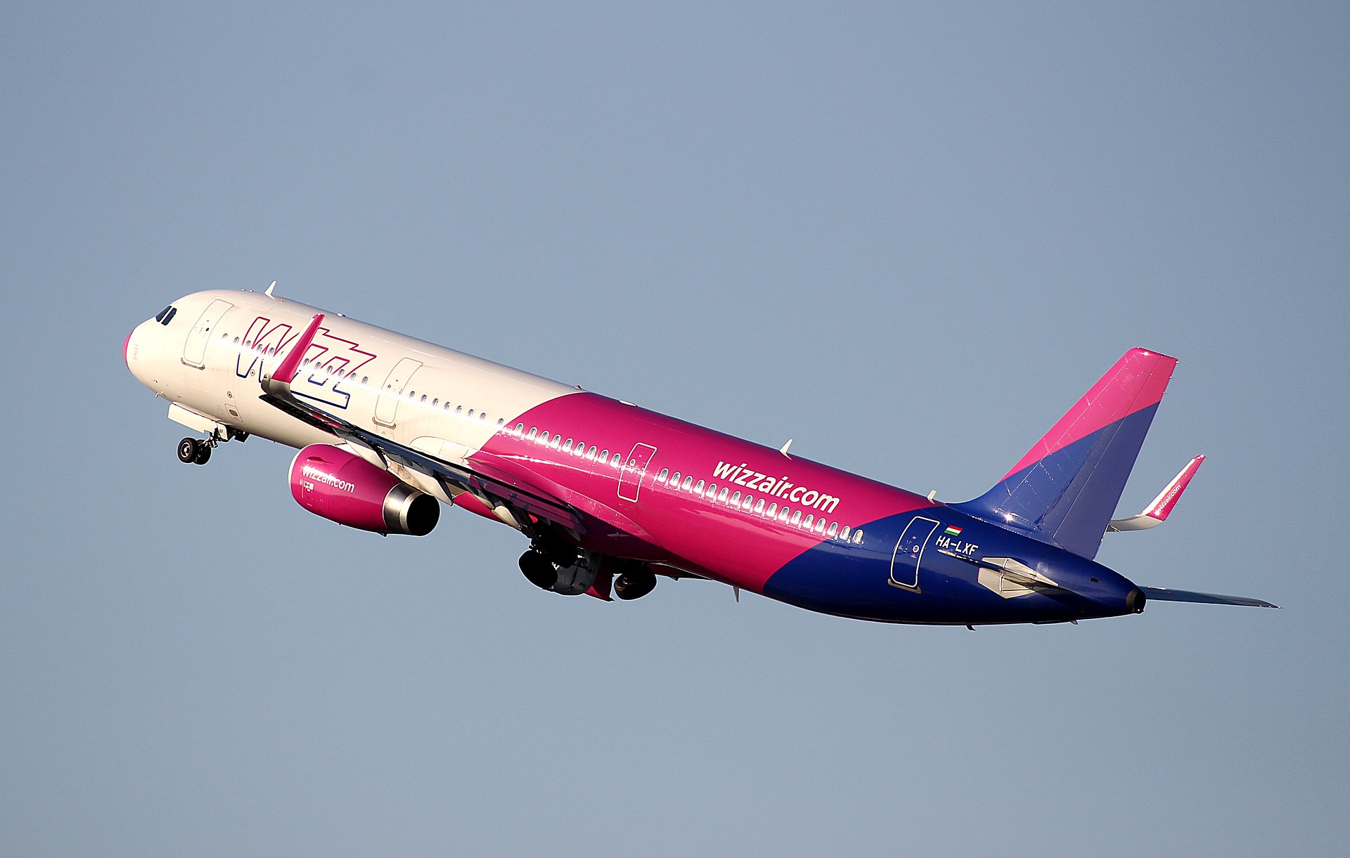 "Wizz Air" jūnijā sāks lidojumus no Rīgas uz Santorini Grieķijā