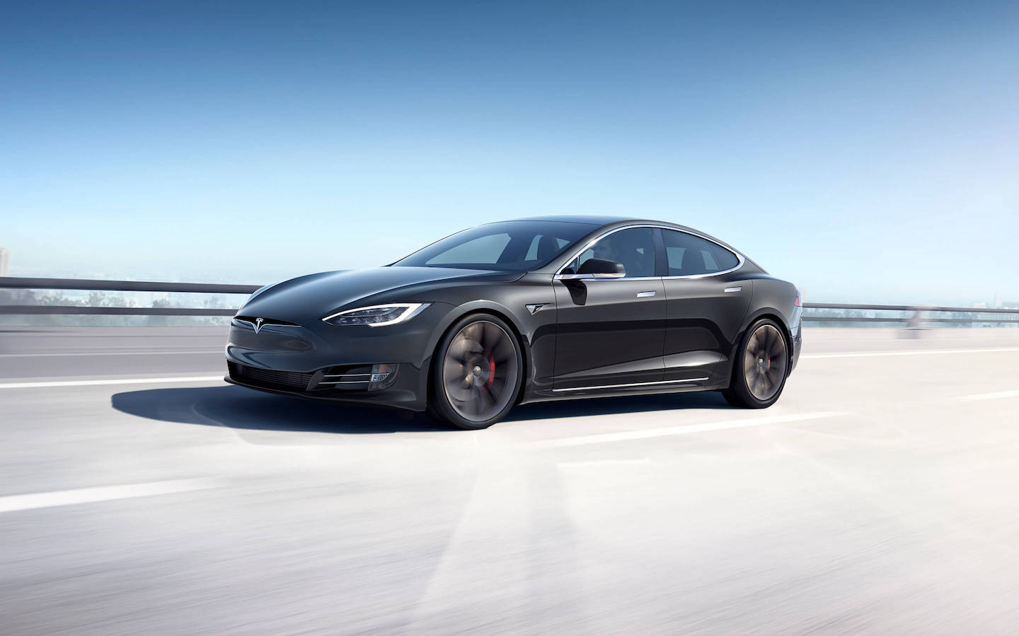 У ещё одной Tesla снесло крышу на ходу