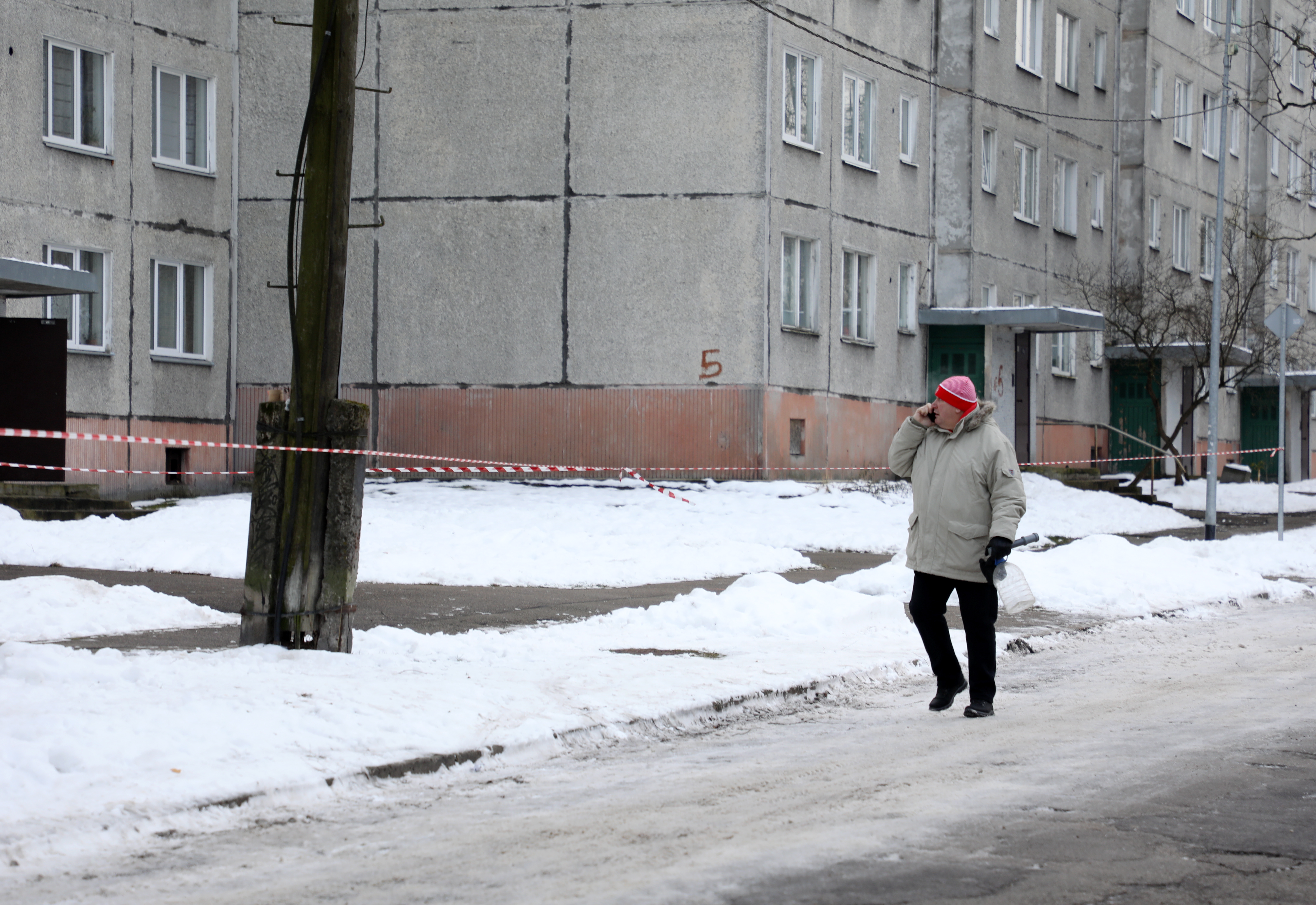 Не живете? Все равно платите! Жильцы аварийного дома в Болдерае получили счета