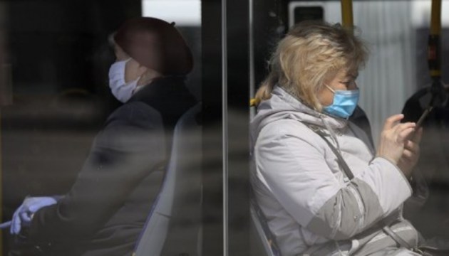 Береженого Бог бережет: 22% латвийцев продолжают носить маски в общественных местах