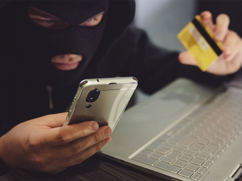 Клиентов банков обокрали на 9,5 млн евро. За 10 месяцев и с их согласия