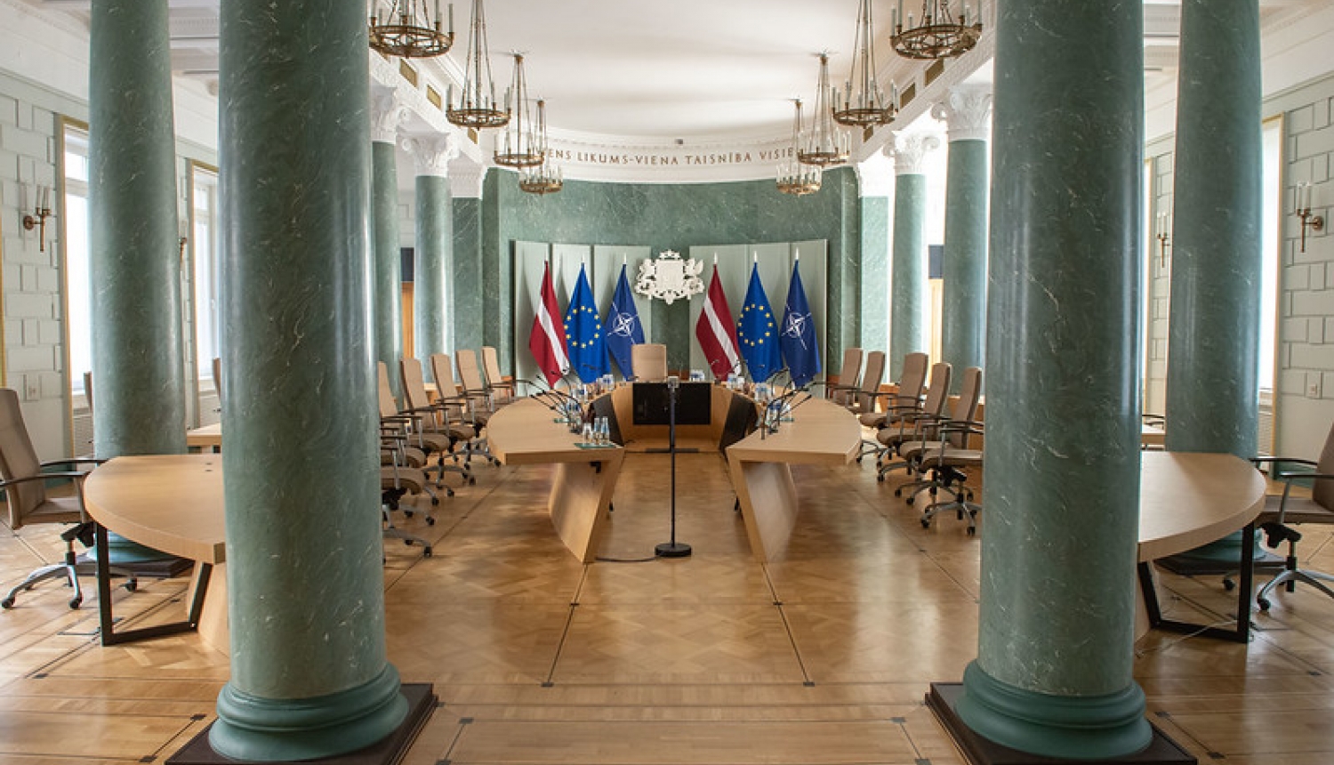 После перерыва на заседание соберется правительственная коалиция