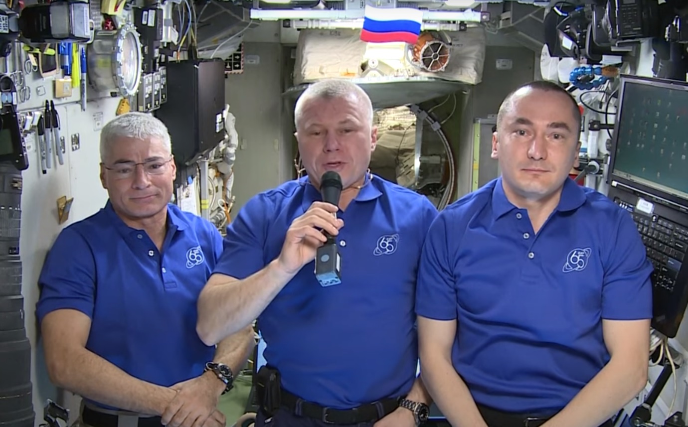 Космонавты с МКС поздравили жителей Земли с Днем Победы