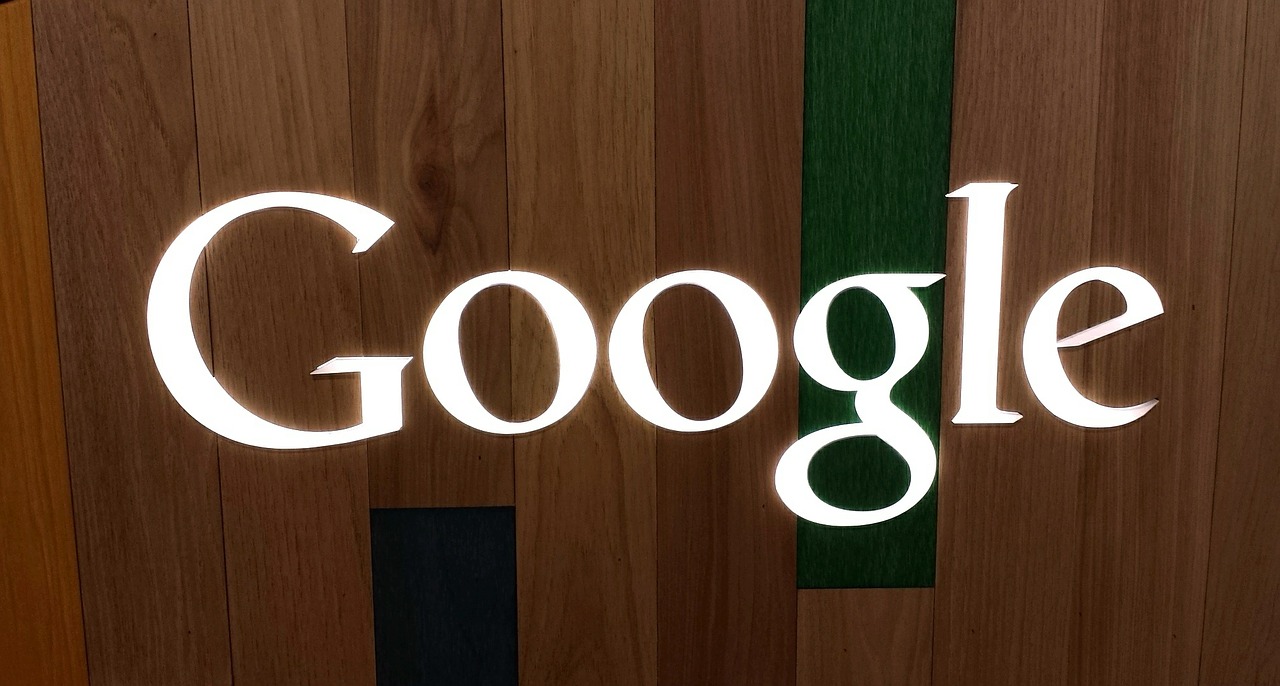 Google обвиняют в слежке, допросах и других репрессиях