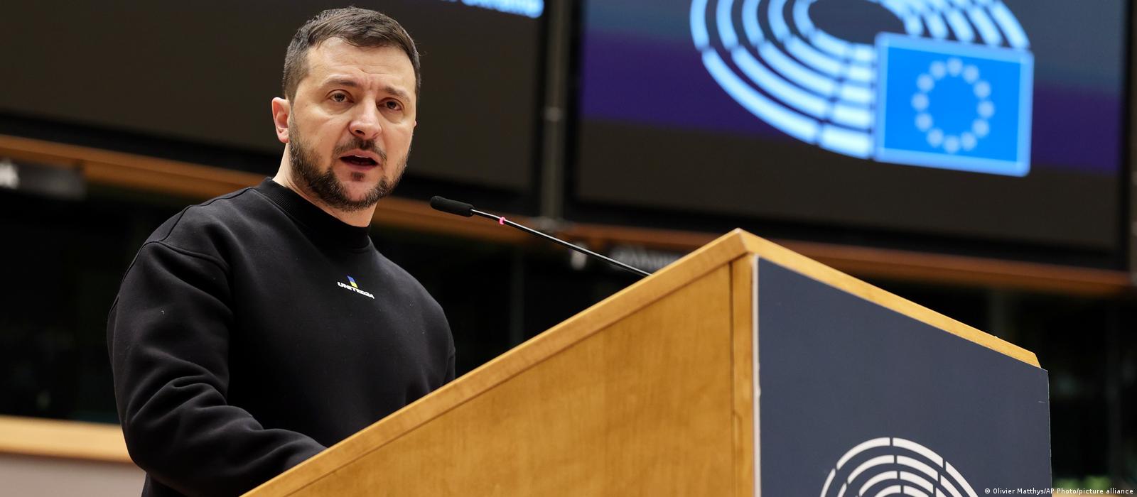 Зеленский в Европарламенте поблагодарил европейцев за помощь