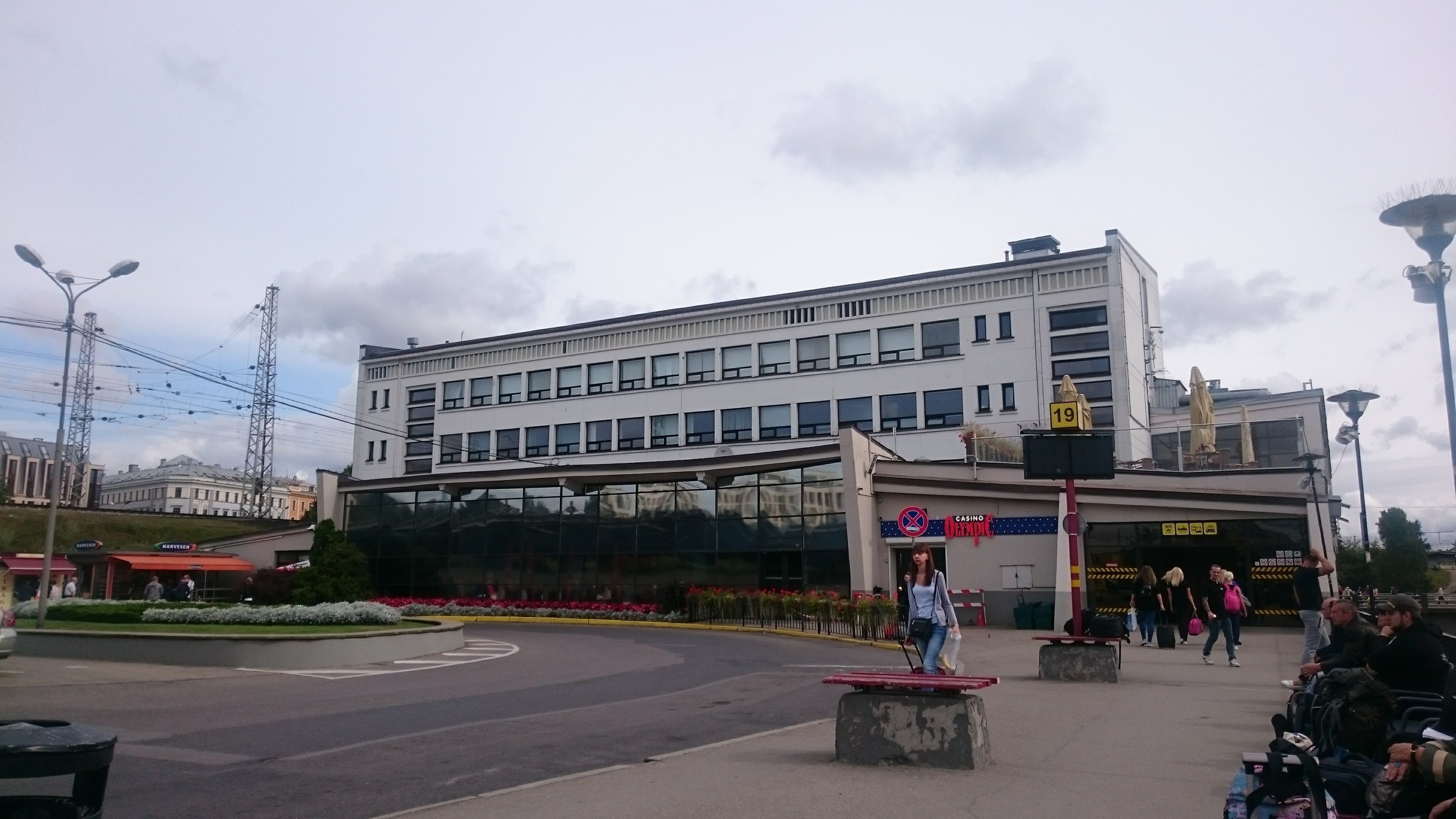 Полиция устроила облаву у автовокзала. Поймали семерых, бывших в розыске