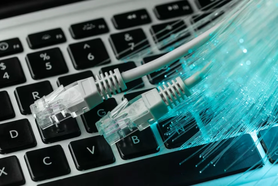 Ko izvēlēties – optisko šķiedru vai modernos mobilos tīklus?