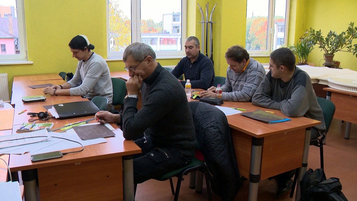 Латвийцам старше 50 лет предложат пройти обучение, чтоб не стать безработными
