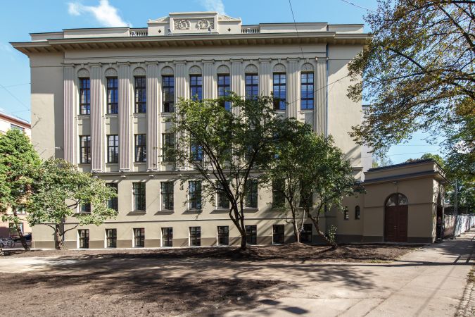 Ребенку отказали в приеме в ближайшую школу - родители подозревают фиктивные декларации адресов