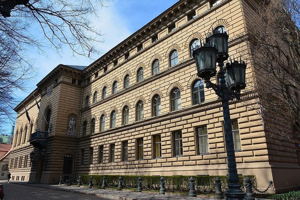 С сентября по январь к ответственности привлечены десять депутатов Сейма