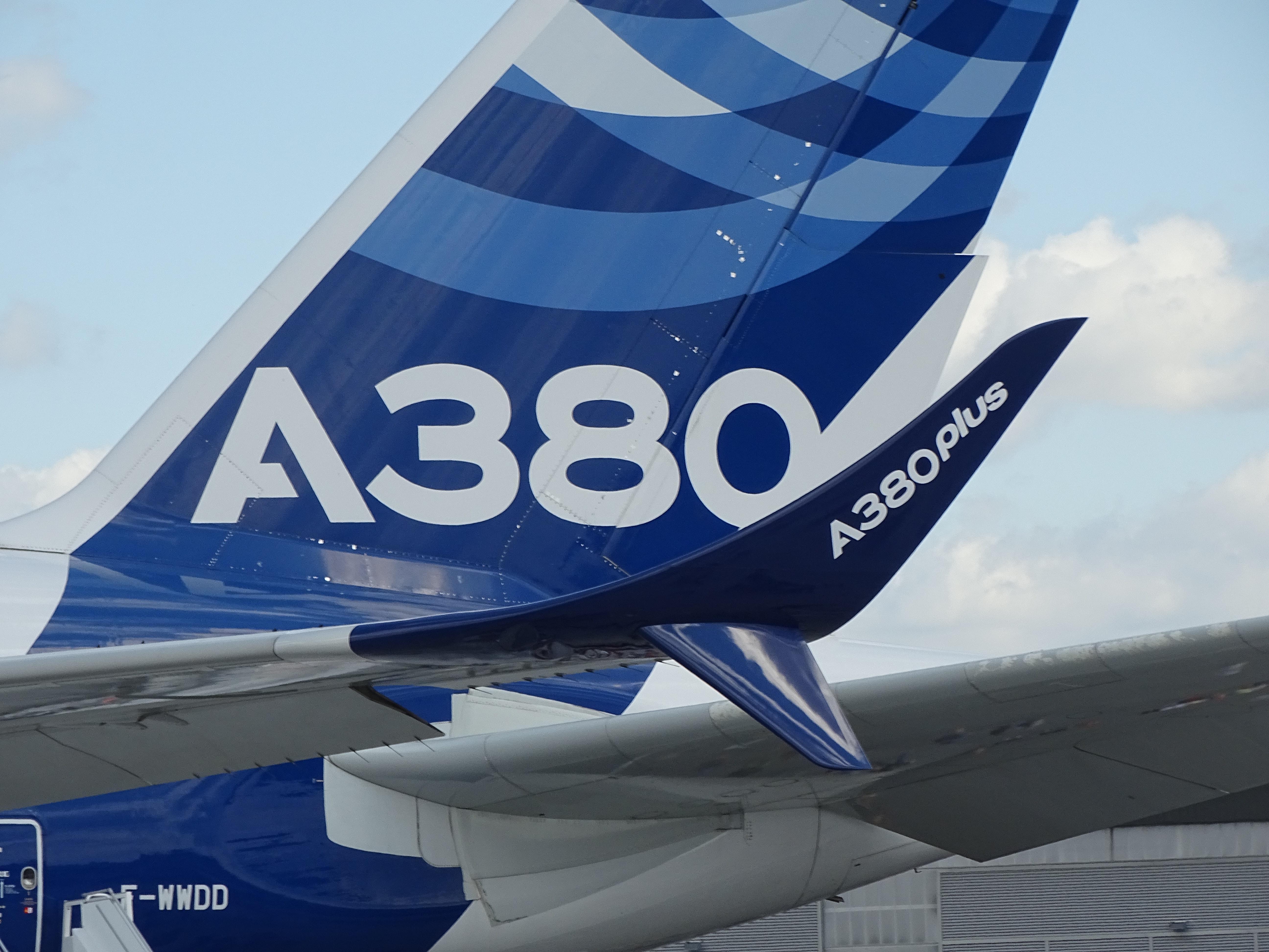 "easyJet" atliek jaunu "Airbus" lidmašīnu piegādes