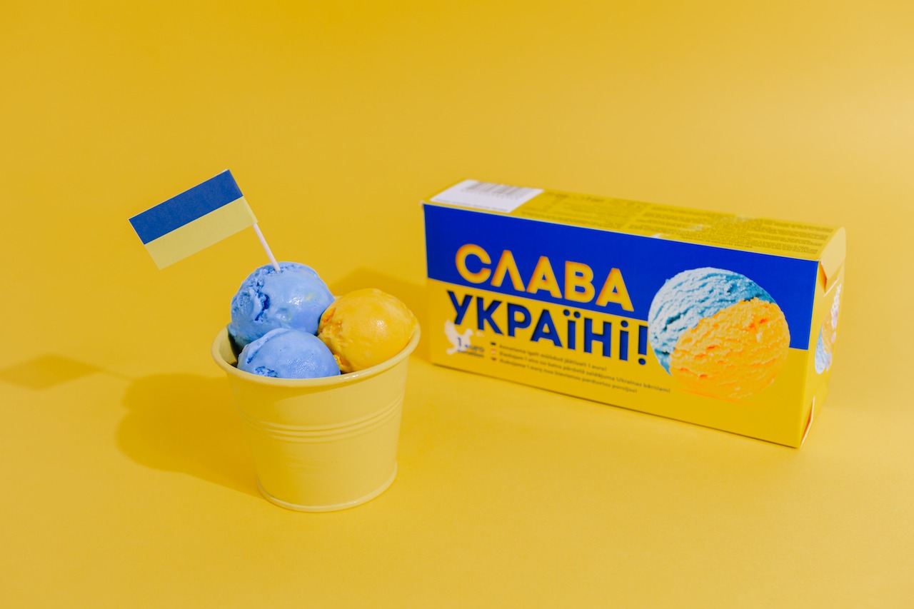 В Латвии создали мороженое «Слава Украине». Украинцам — бесплатно