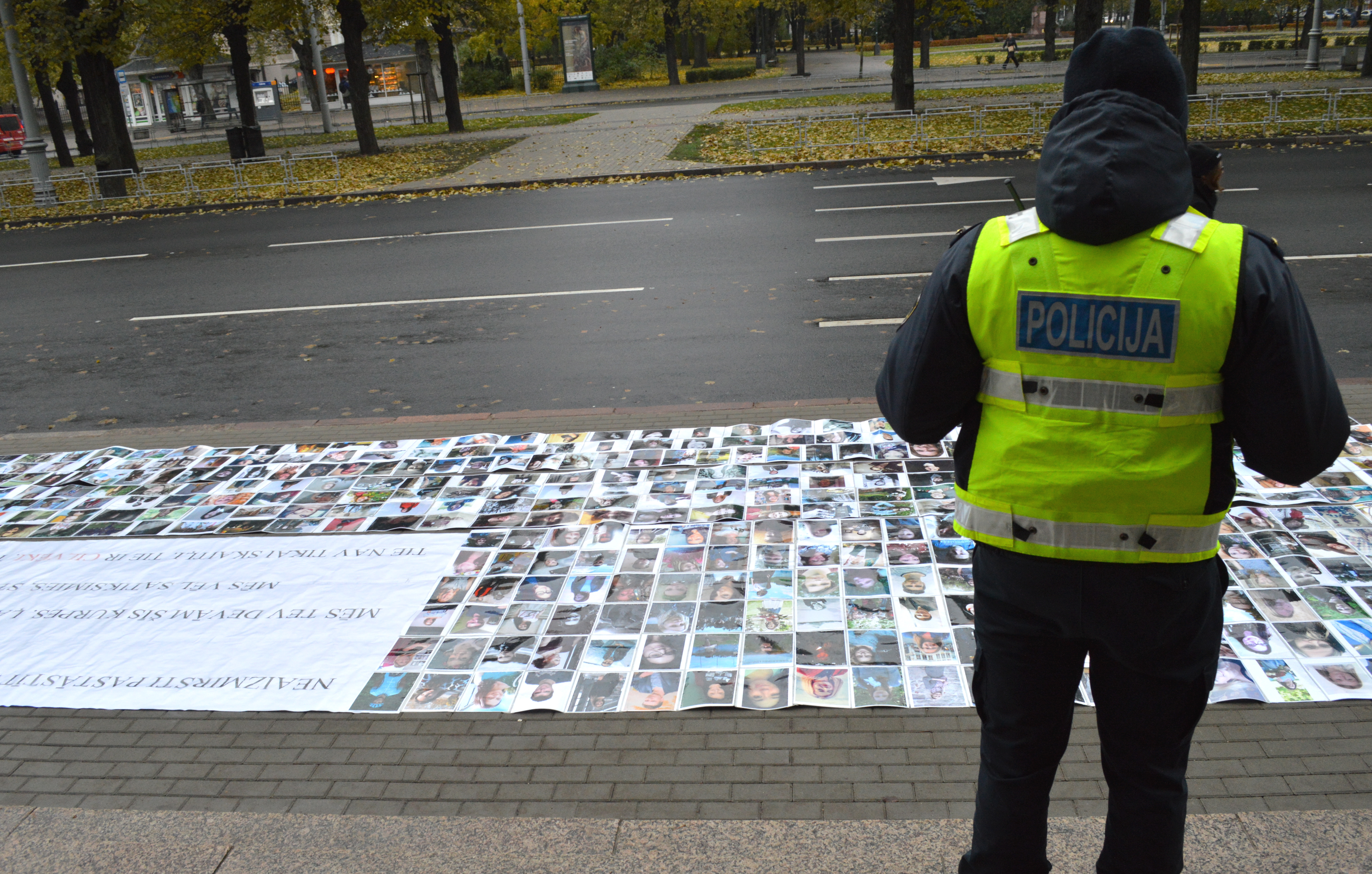 Neatļautā pasākumā Liepājā pieķerti 24 ballētāji, viens no viņiem mēģinājis žņaugt policistu Neatļautā pasākumā Liepājā pieķerti 24 ballētāji, viens no viņiem mēģinājis žņaugt policistu