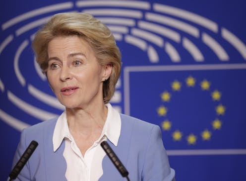 Евросоюз выделит Украине 1,2 млрд евро помощи и вывозит дипломатов из Киева