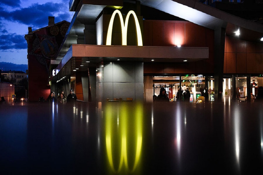 Французский McDonald’s продает воду из-под крана в картоне за 1,7 евро Французский McDonald’s продает воду из-под крана в картоне за 1,7 евро
