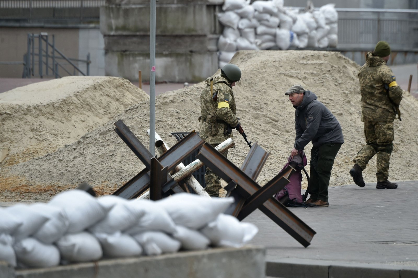 В Украине запретили публиковать фото и видео перемещений военных