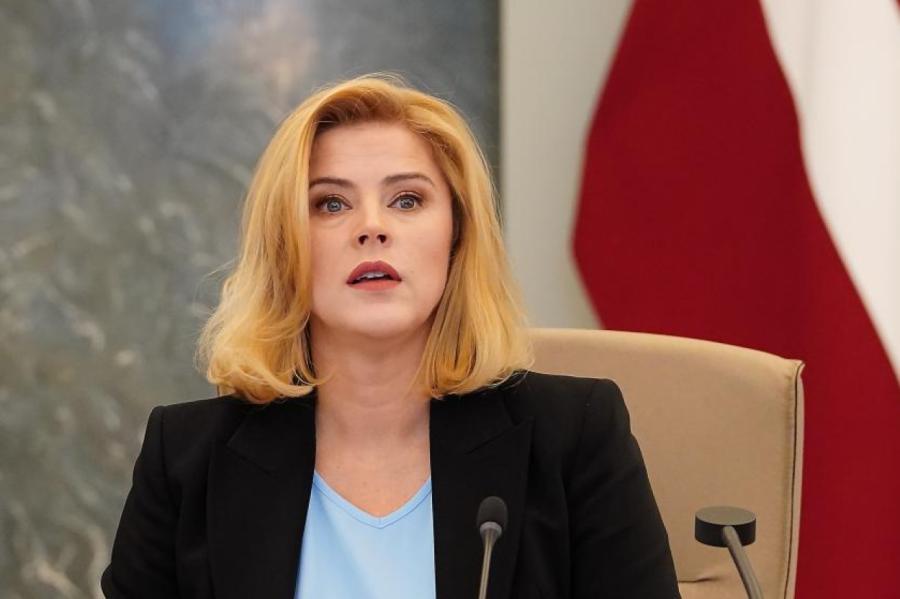 Если в правительстве будут какие-либо изменения, вы узнаете об этом от меня Если в правительстве будут какие-либо изменения, вы узнаете об этом от меня