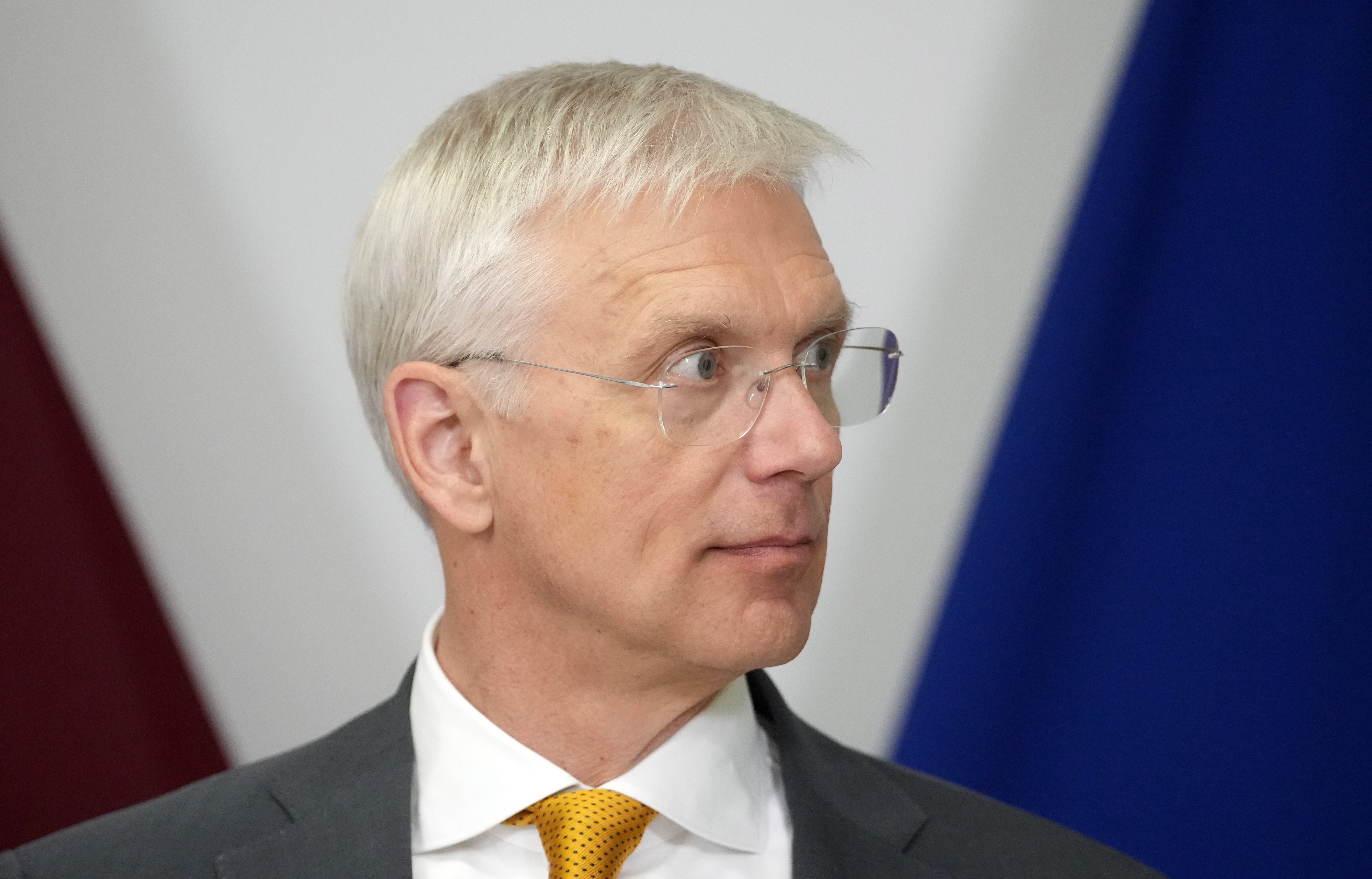Кариньш решил начать переговоры о формировании нового правительства, но в отставку сейчас не уходит