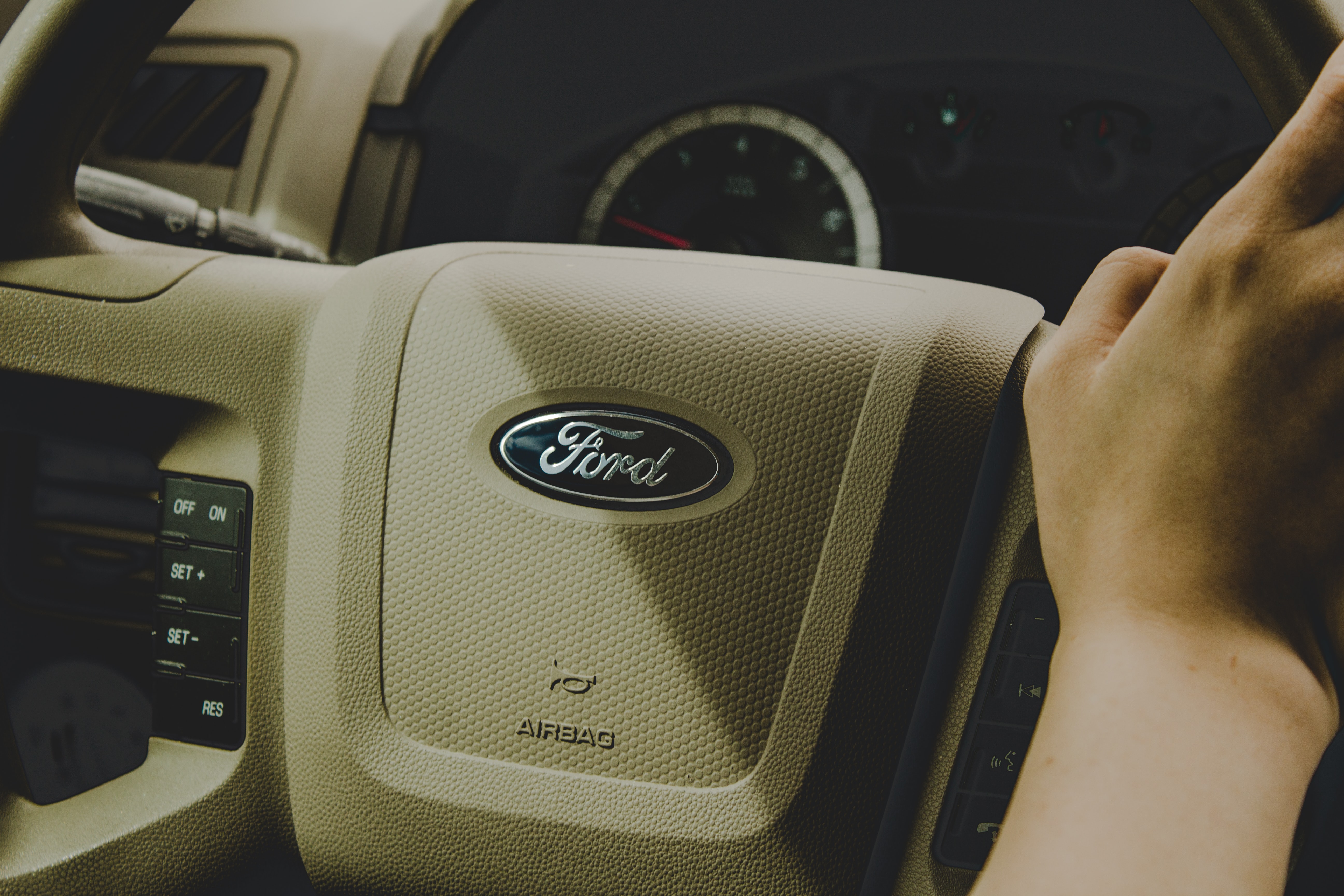 "Ford": 40% no uzņēmuma tirdzniecības apjoma līdz 2030.gadam veidos elektriskie automobiļi